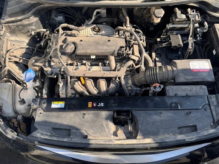 Hyundai i20 1.2 benzinli çıkma motor ve şanzıman, araç üzerindeyken motor bölmesi
