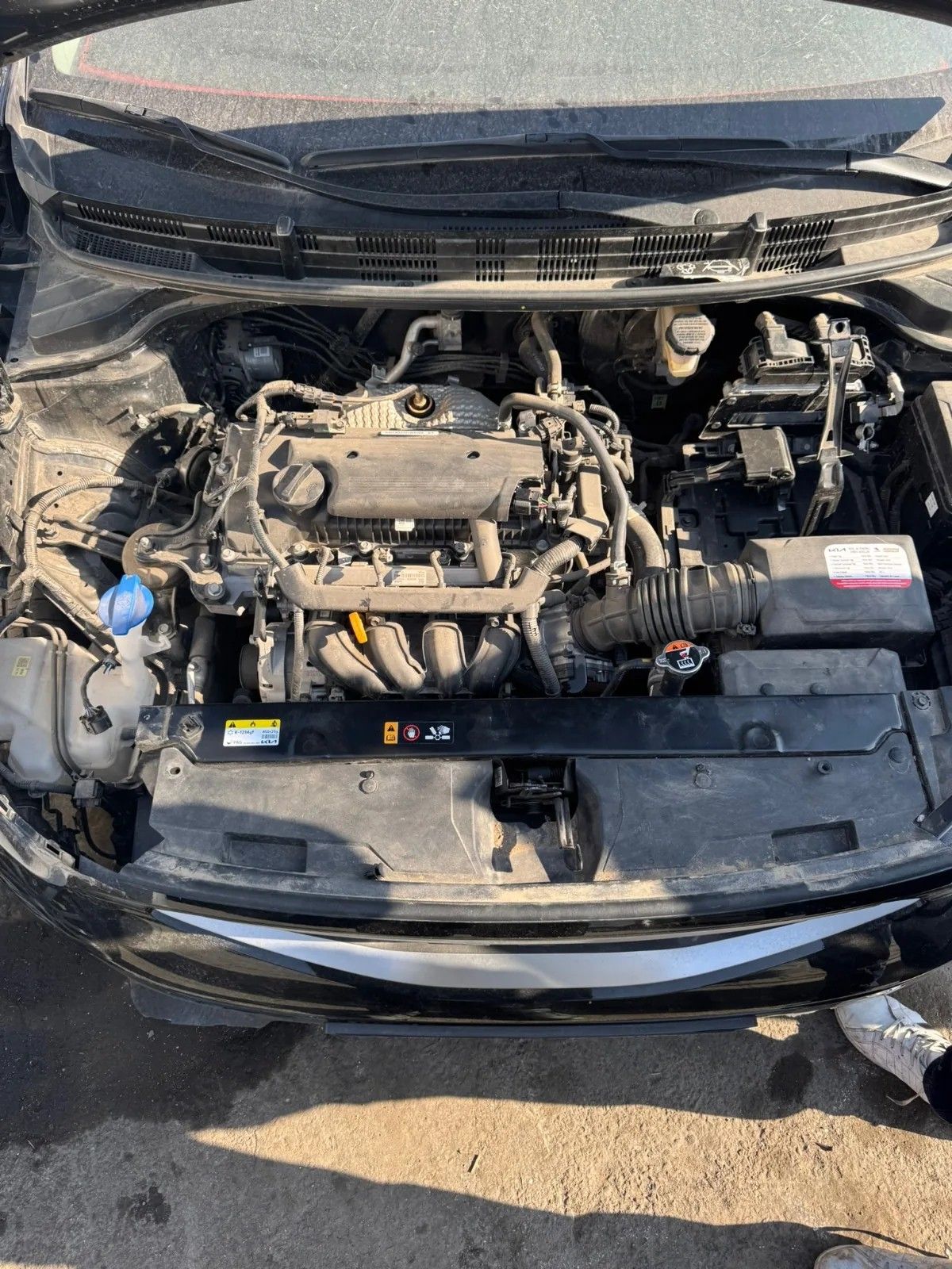 Hyundai i20 1.2 benzinli çıkma motor ve şanzıman, araç üzerindeyken motor bölmesi