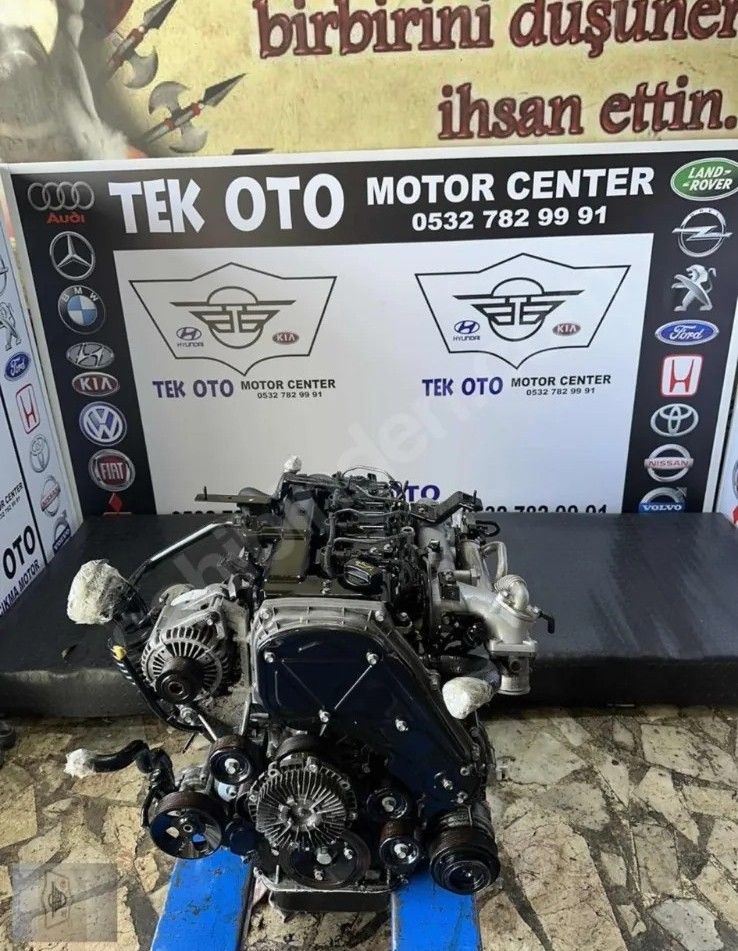 Kia Sorento 170 beygir çıkma motor, Tek Oto Motor Center tabelası önünde